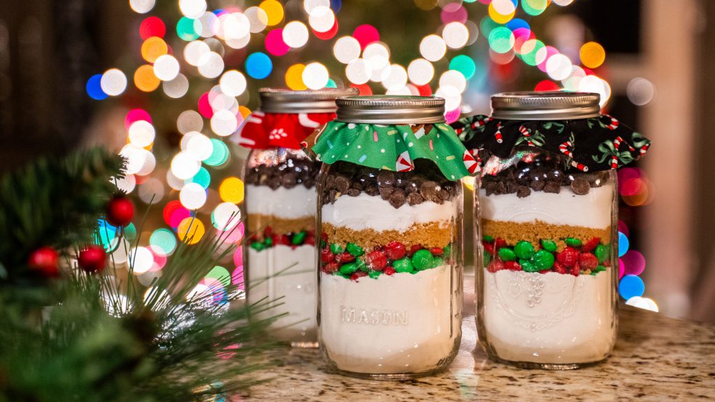 Mason Jar Gift Idea - M&M Christmas Cookie Mix